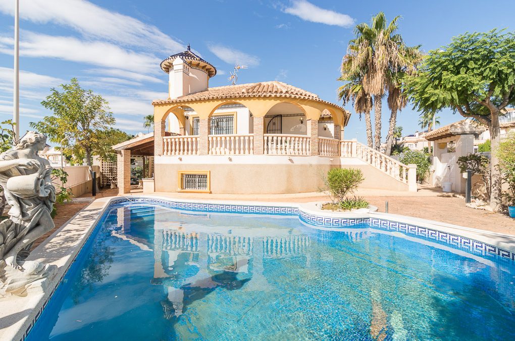 Fabulous four bedroom, three bathroom detached villa in La Regia on 465m2 plot