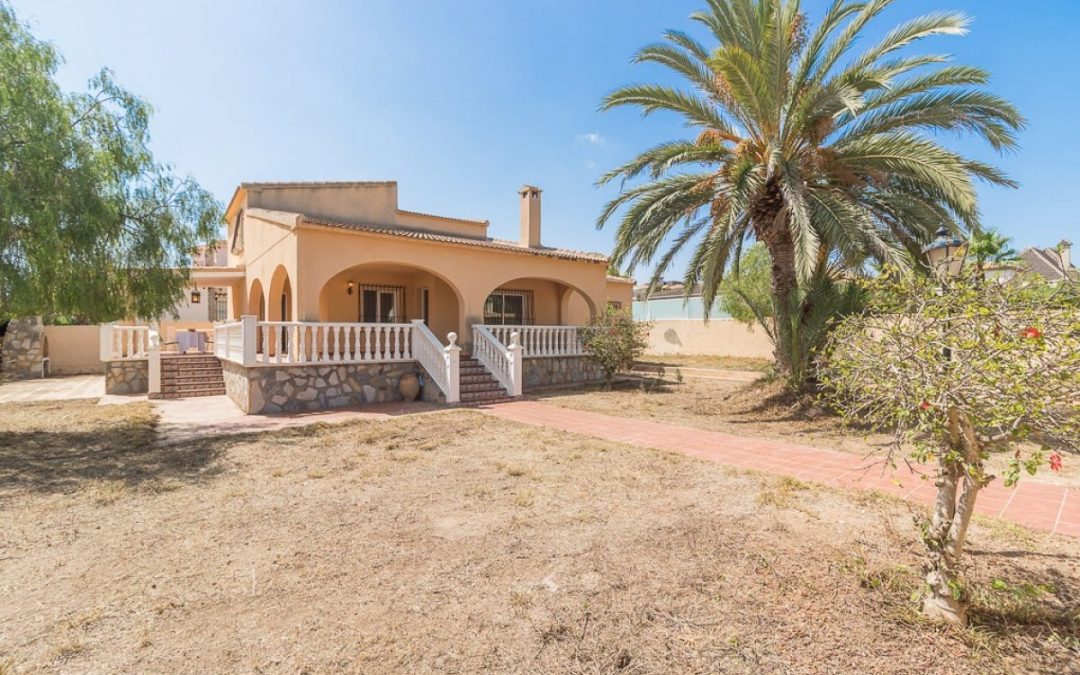 Six bedroom detached villa for sale just 150m walk from sandy La Zenia beach