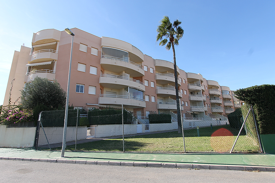 Two bedroom, one bathroom apartment just 800m from sandy Campoamor beaches