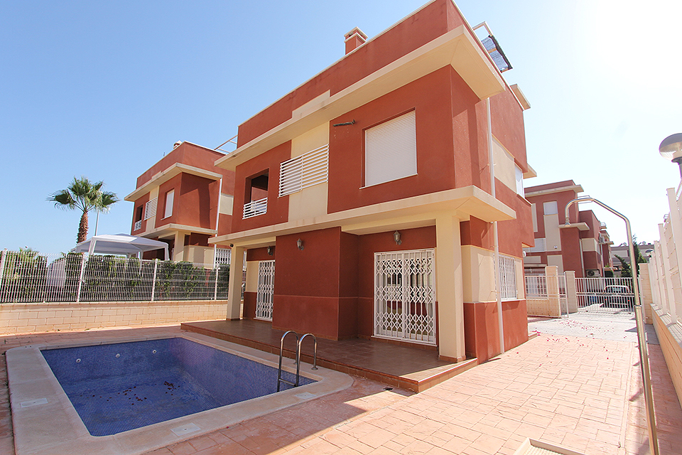 Nice detached property with four bedrooms and three bathrooms in Lomas de Cabo Roig