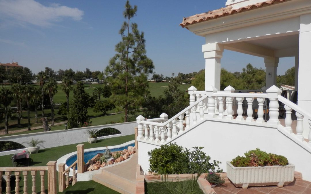 4 bed, 3 bath detached villa for sale with private pool on Campoamor Golf Course